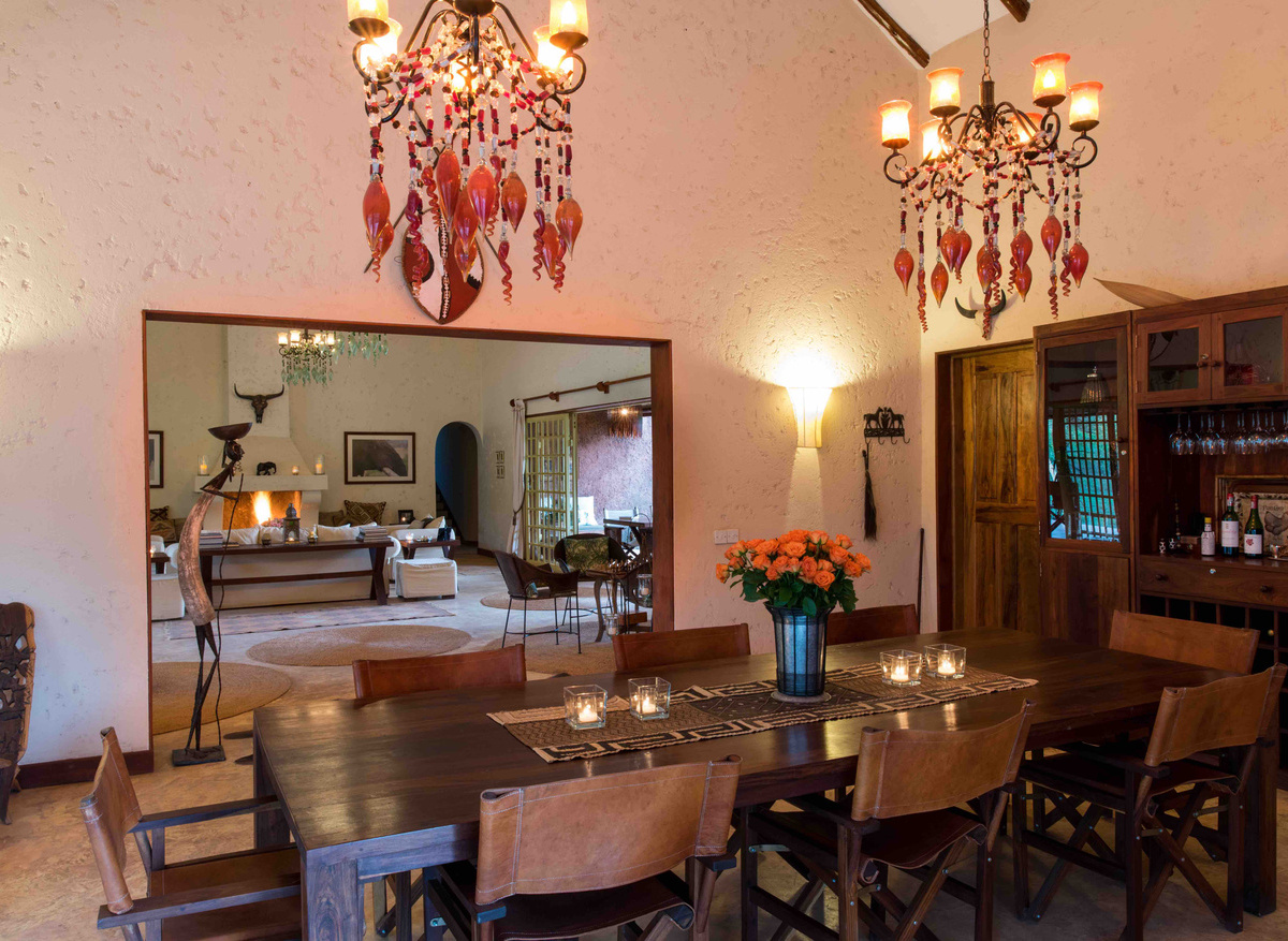 VILLA B32  DINING.jpeg