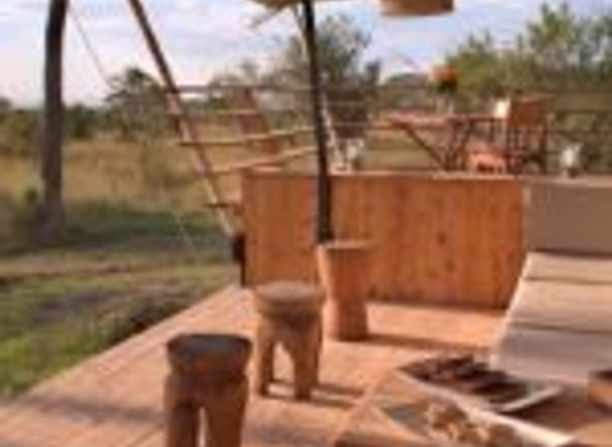 sunken lounge at Serengeti Bushtops.jpg