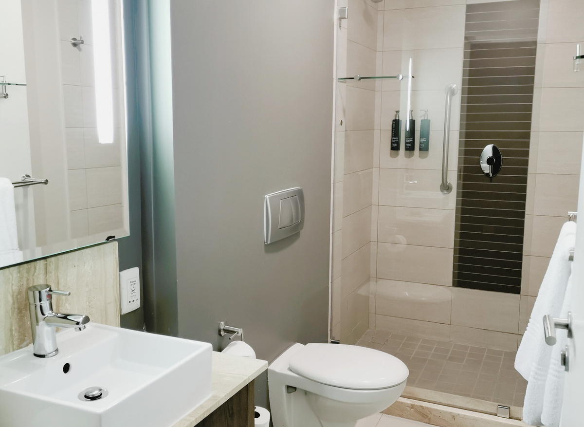 Guest Room - Bathroom 