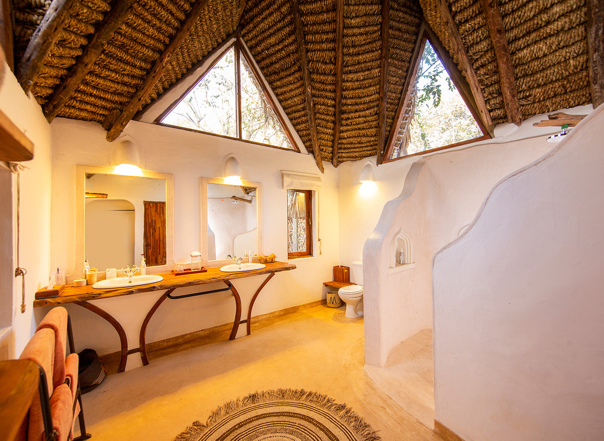 Garden suite, bathroom.jpg