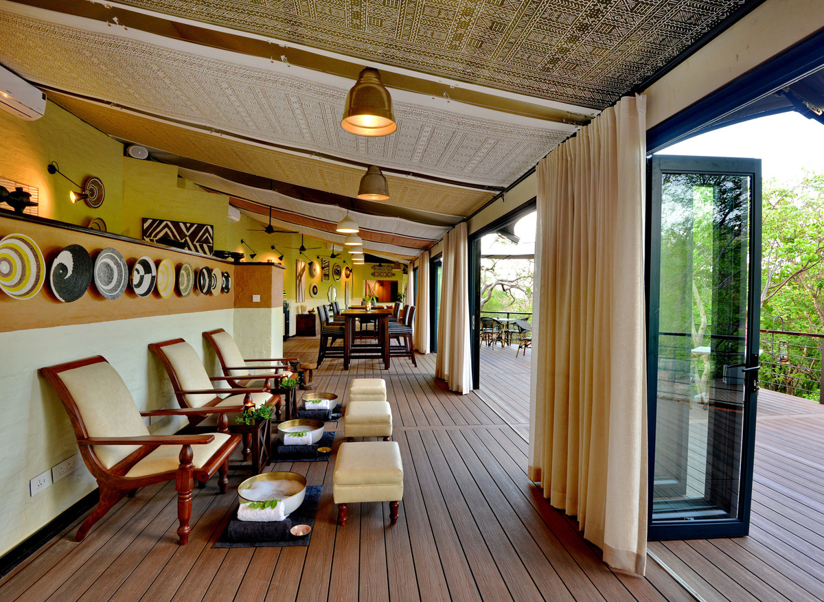 Victoria-Falls-Safari-Spa-central-area-OPT.jpg