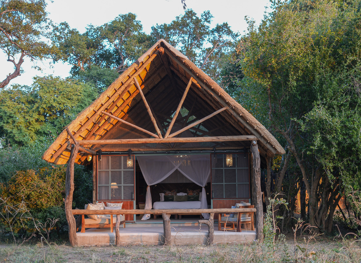 Mwamba Bush Camp chalet