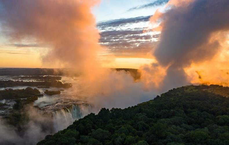0BFD-victoria-falls-one-of-the-seven-natural-wonders-of-the-world.jpg