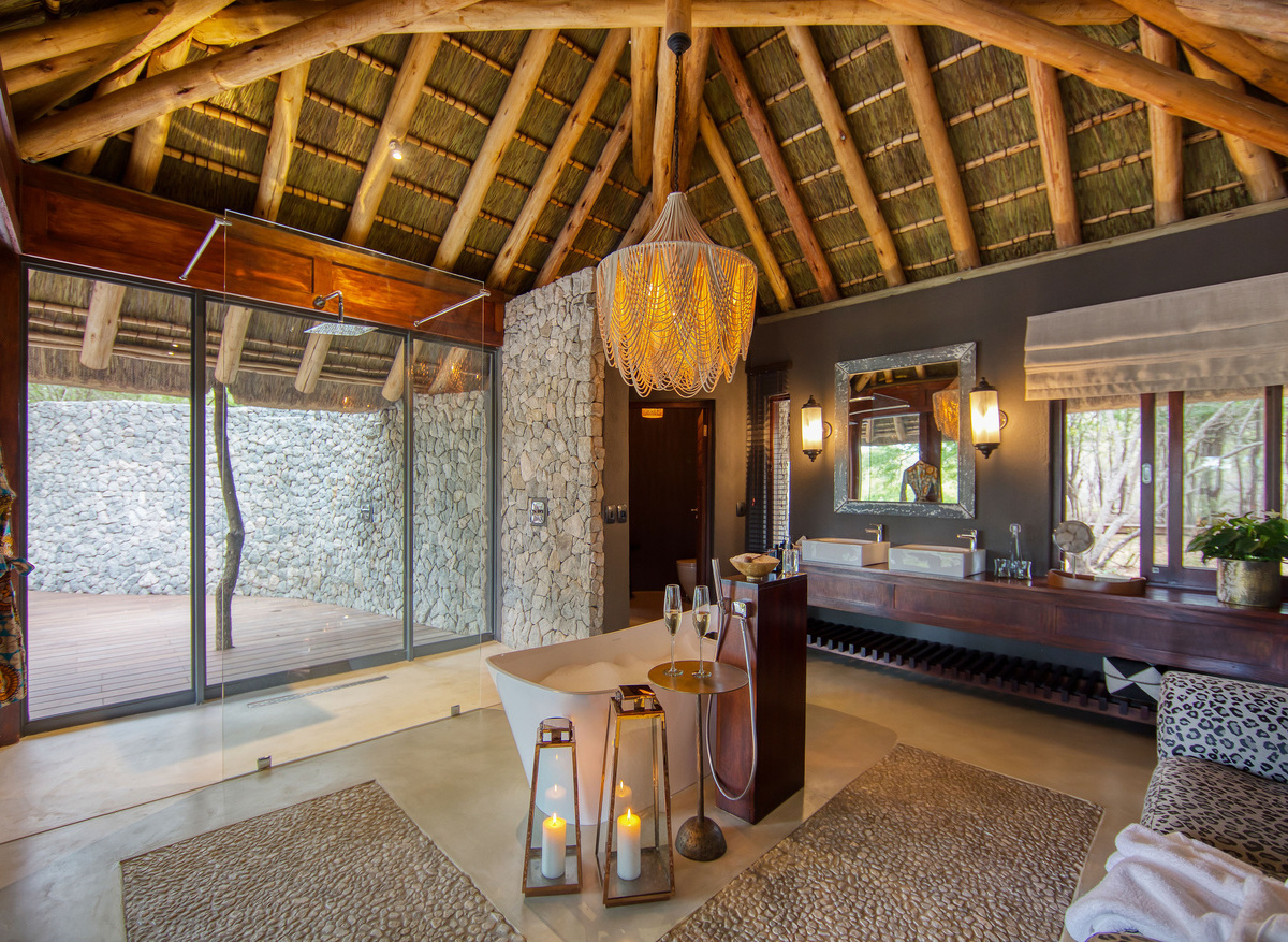 Dulini Leadwood - Suite Bathroom (4).jpg