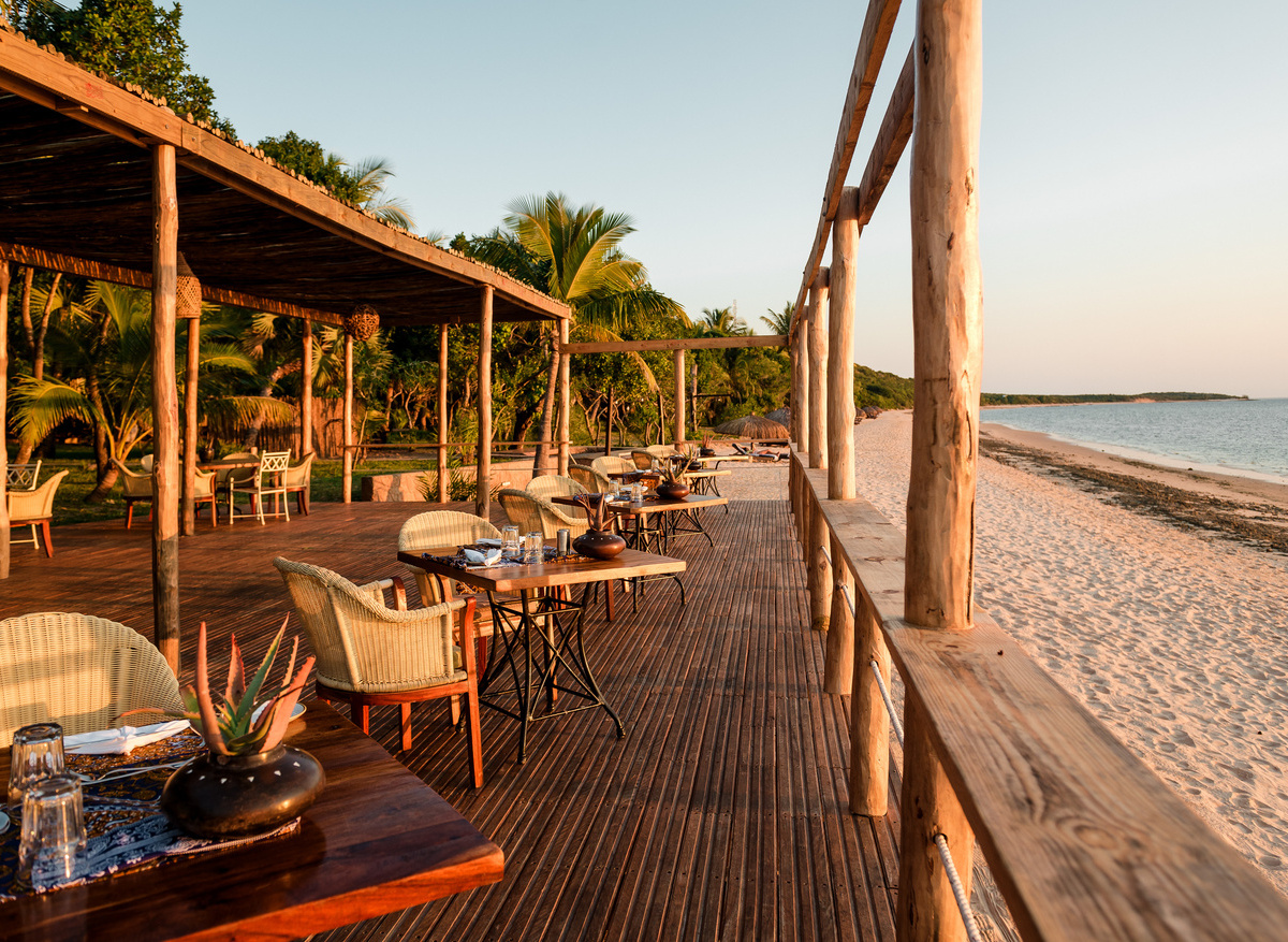 Anantara Bazaruto Island Resort_Sonhos_Restaurant_Deck_01_G_A_H.jpg