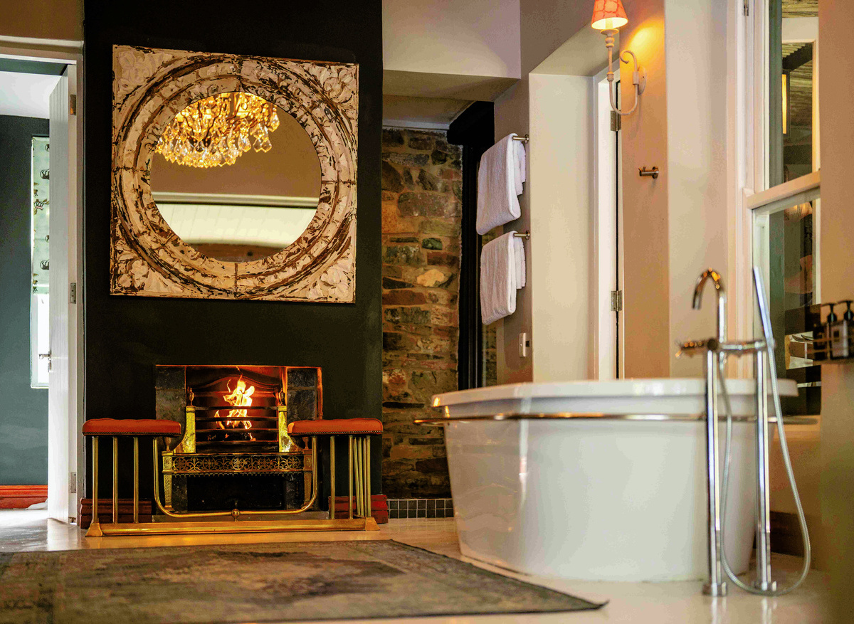 Tanyati Suite 1 Bathroom.jpg