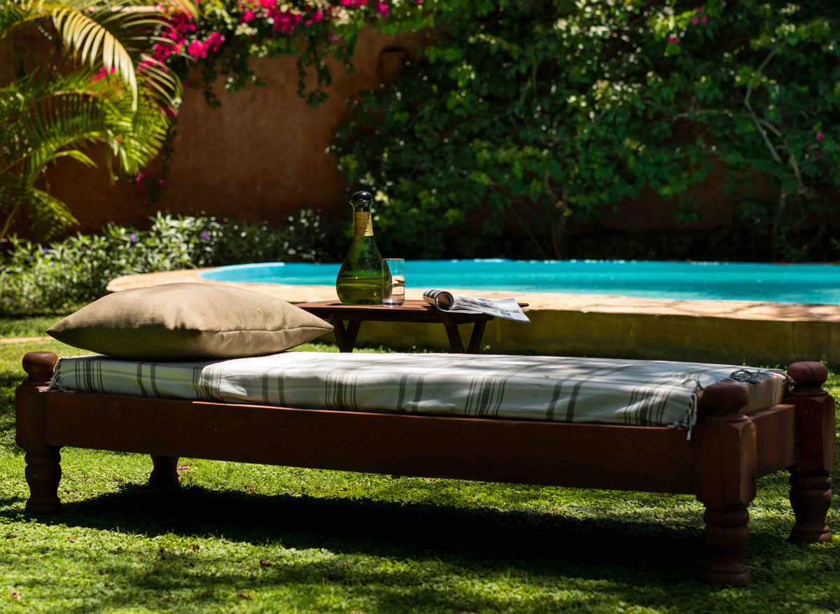 villa b32 sun lounger.jpeg