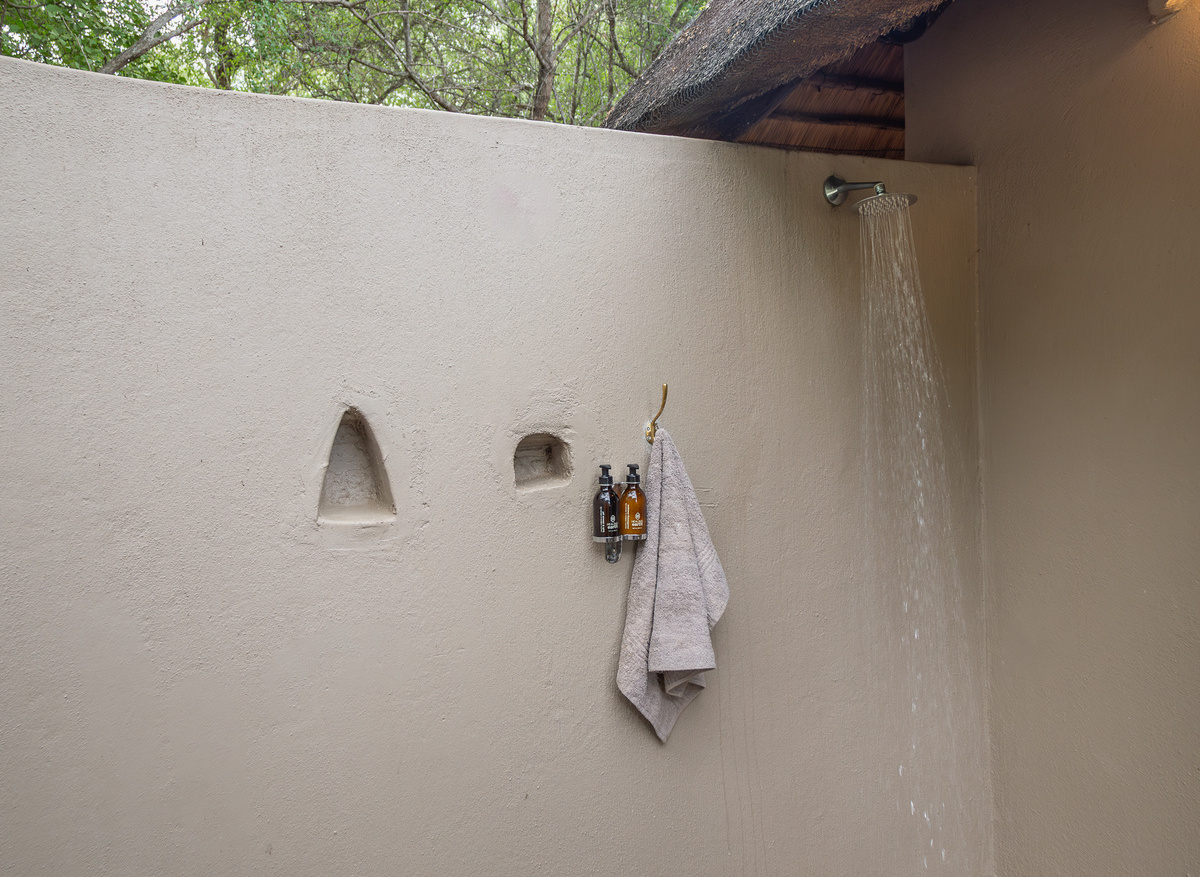 River Bungalow I Outdoor Shower.jpg