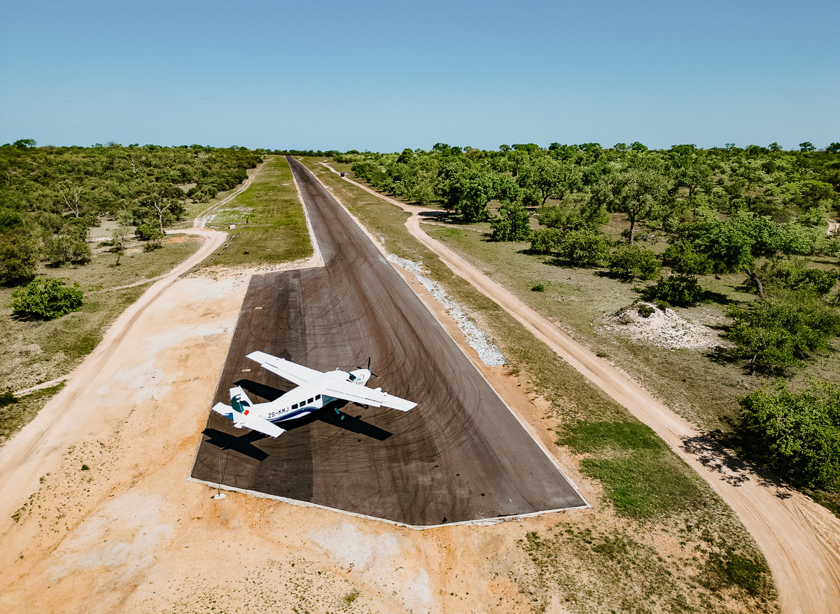 C208 on Arathusa Runway