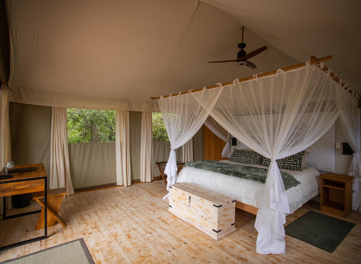 Luxury tented suites_1.jpg