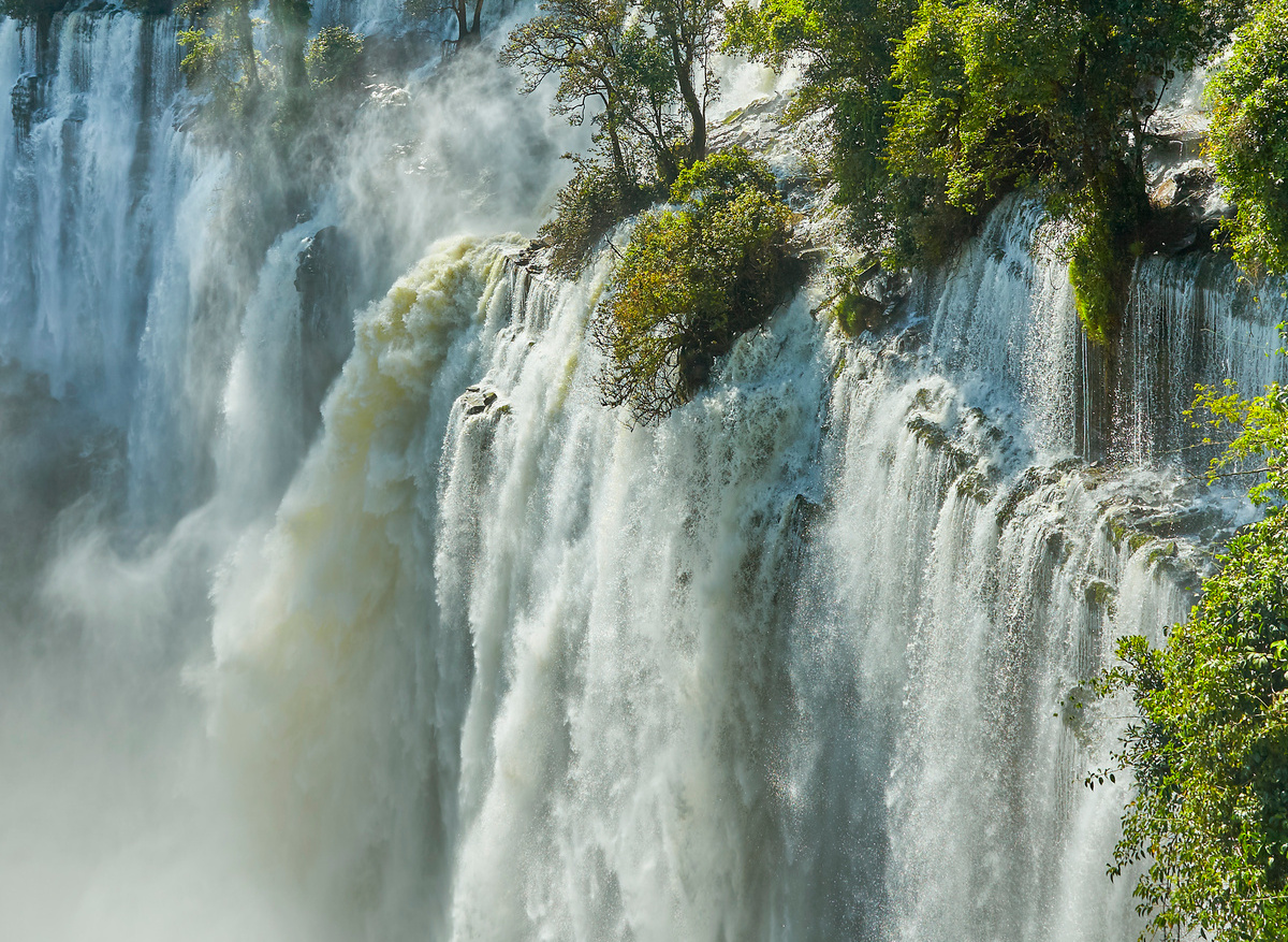 Kaluanda Waterfalls (2) - Credit Robert Haidinger, Copyright Angola Tourism Board @ Kleber Group.jpg