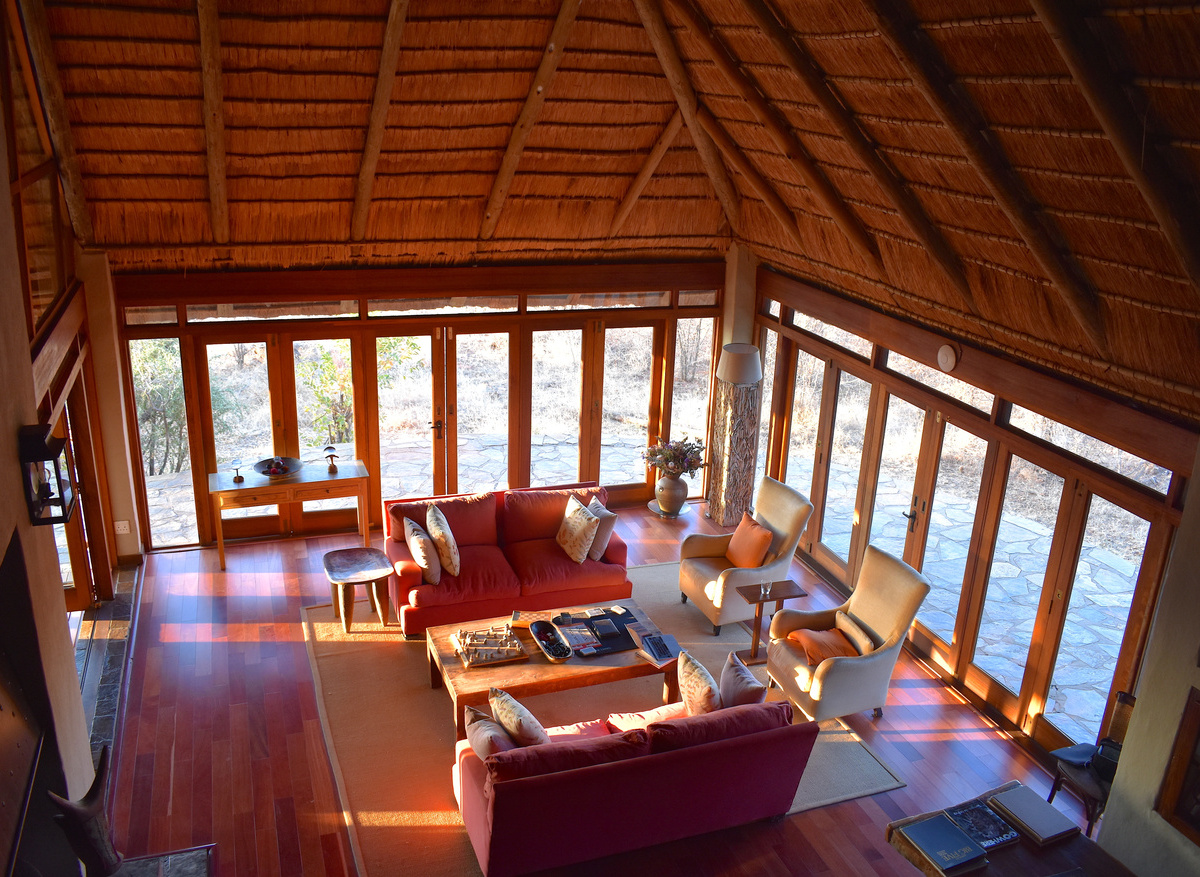 Indoor Lounge Bar2.jpg