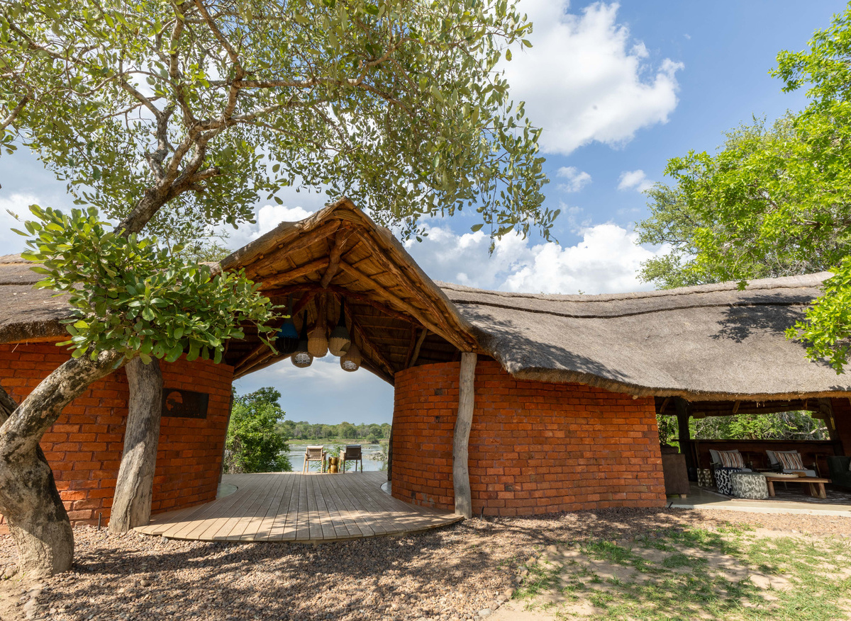 MAWIMBI Bush Camp - entrance to the main lapa with cosy library seating