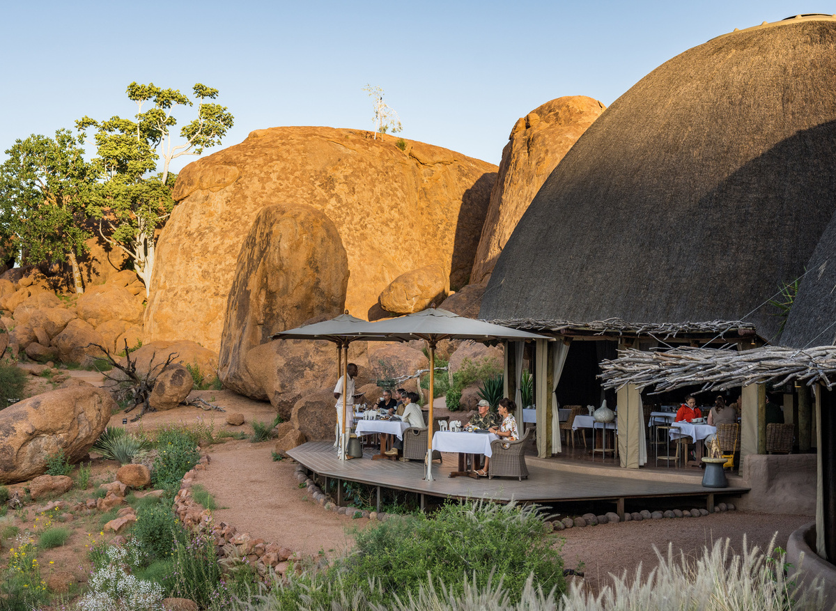 Mowani Mountain Camp - Restaurant Deck