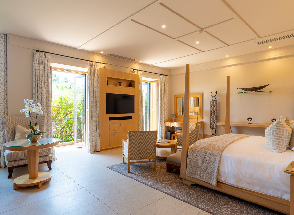 Villa Presidential Suite bed room 2.jpg