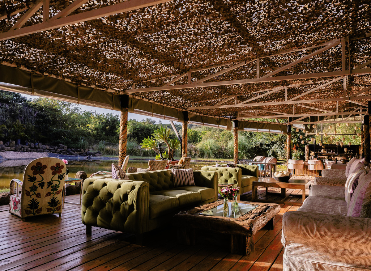 Hemingways Eden Residence | The Deck & Egg Bar Interior 