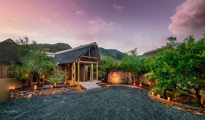 lush-private-lodge+entrance.jpg