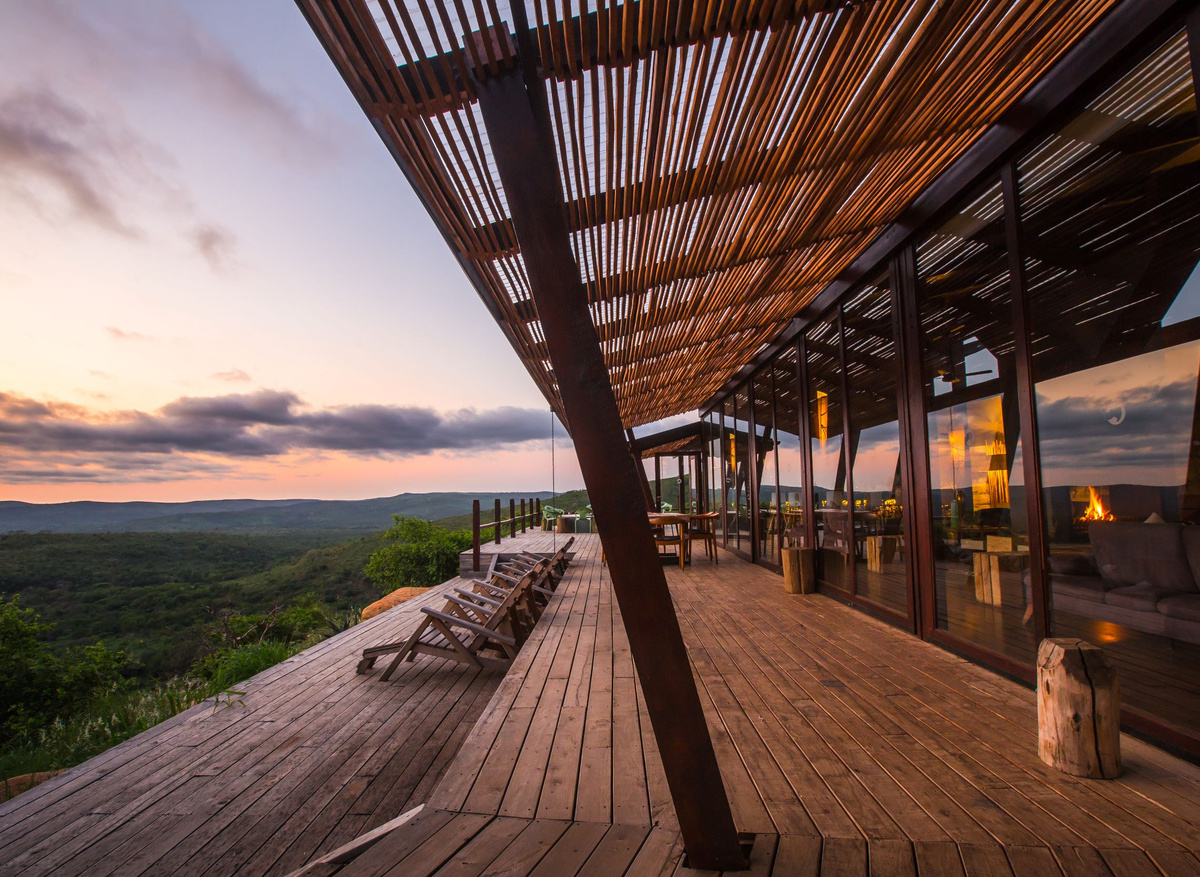 Rhino Ridge Safari Lodge