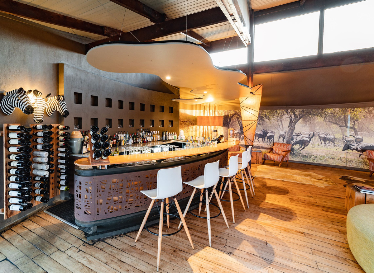 Rhino Ridge Safari Lodge - Bar