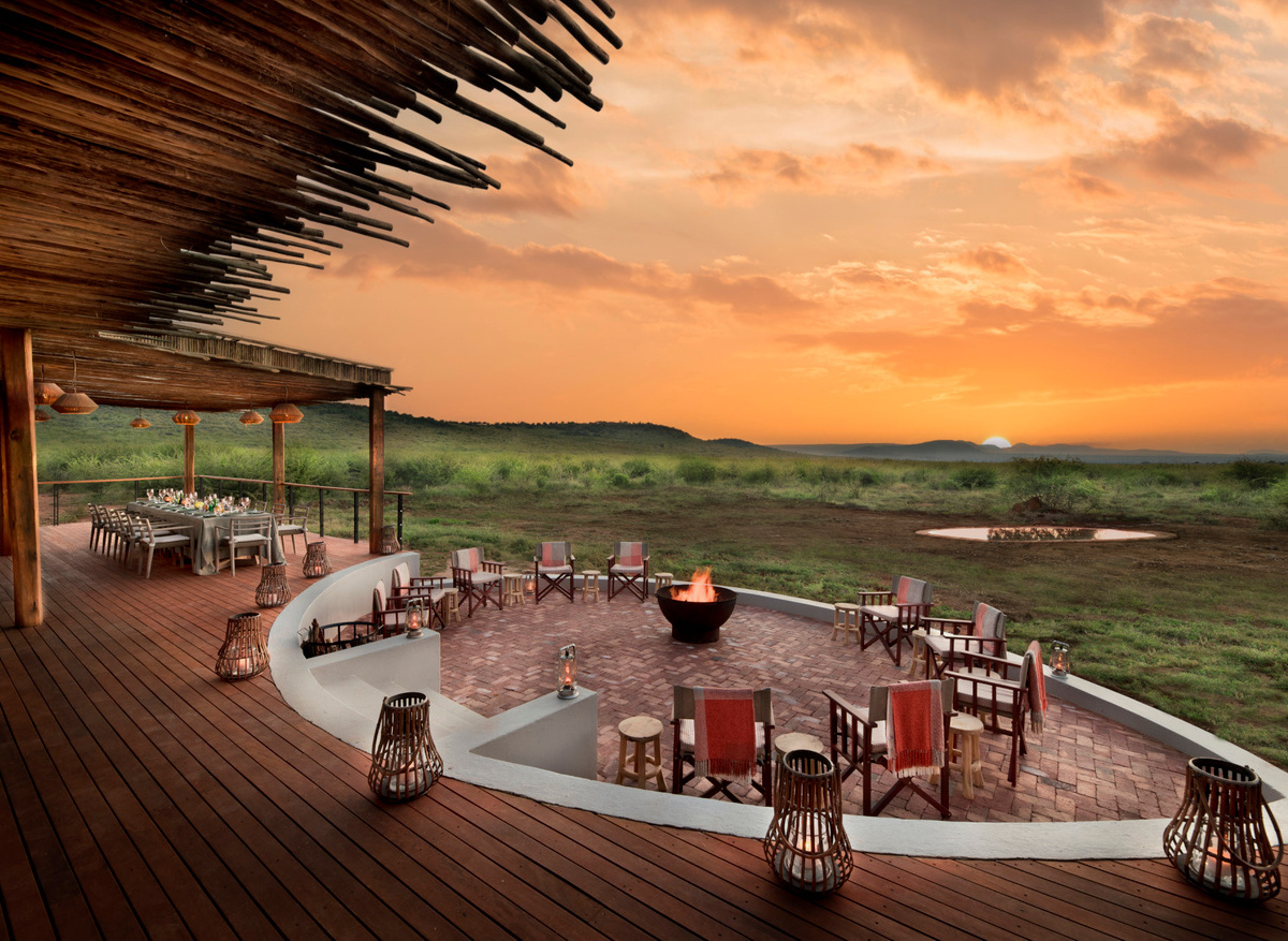 Morukuru Farm House - firepite and viewing deck