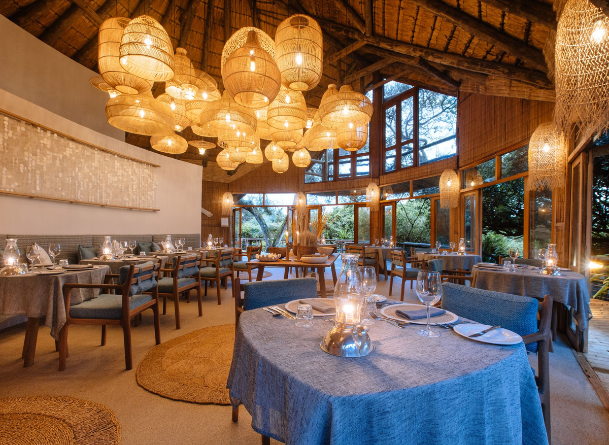 Thonga Beach Lodge - Indoor Dining Area
