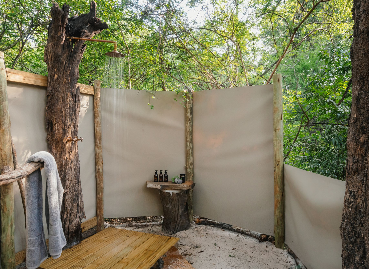 Tsowa Safari Island - Outdoor Shower 