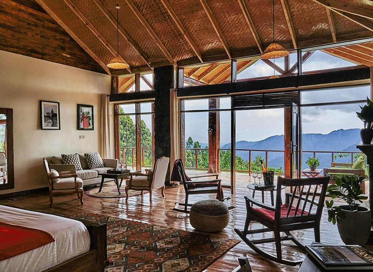 gorilla-trekking-luxury-safari-lodge-bwindi-experience.2.jpg
