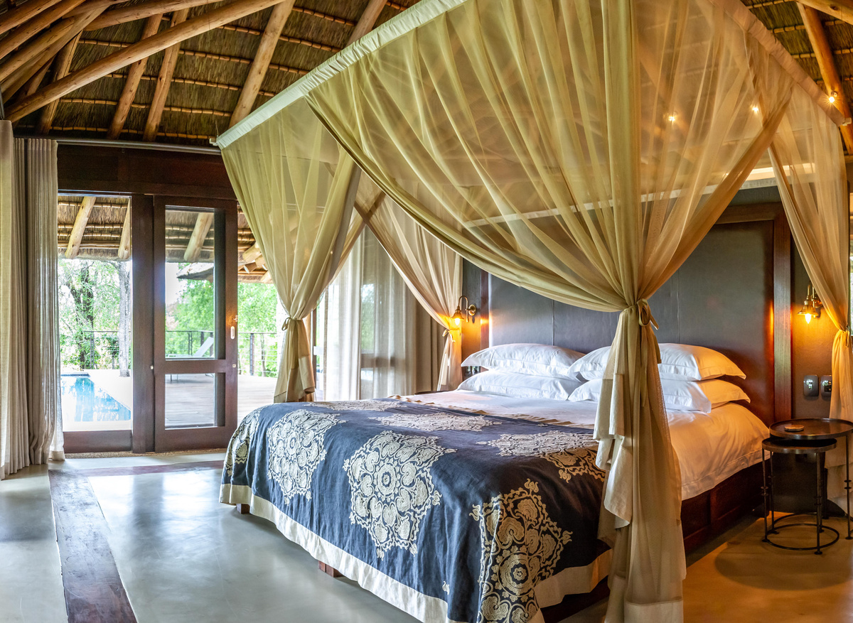 Dulini Leadwood - Suite Bedroom Pano (8).jpg