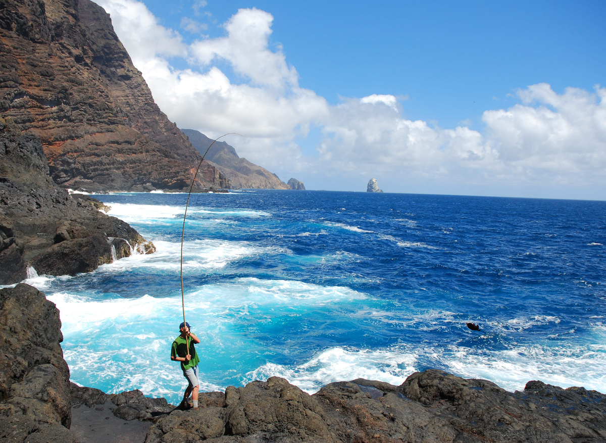Traditional pole and line fishing at South West Point. Photo by Ed Thorpe.JPG
