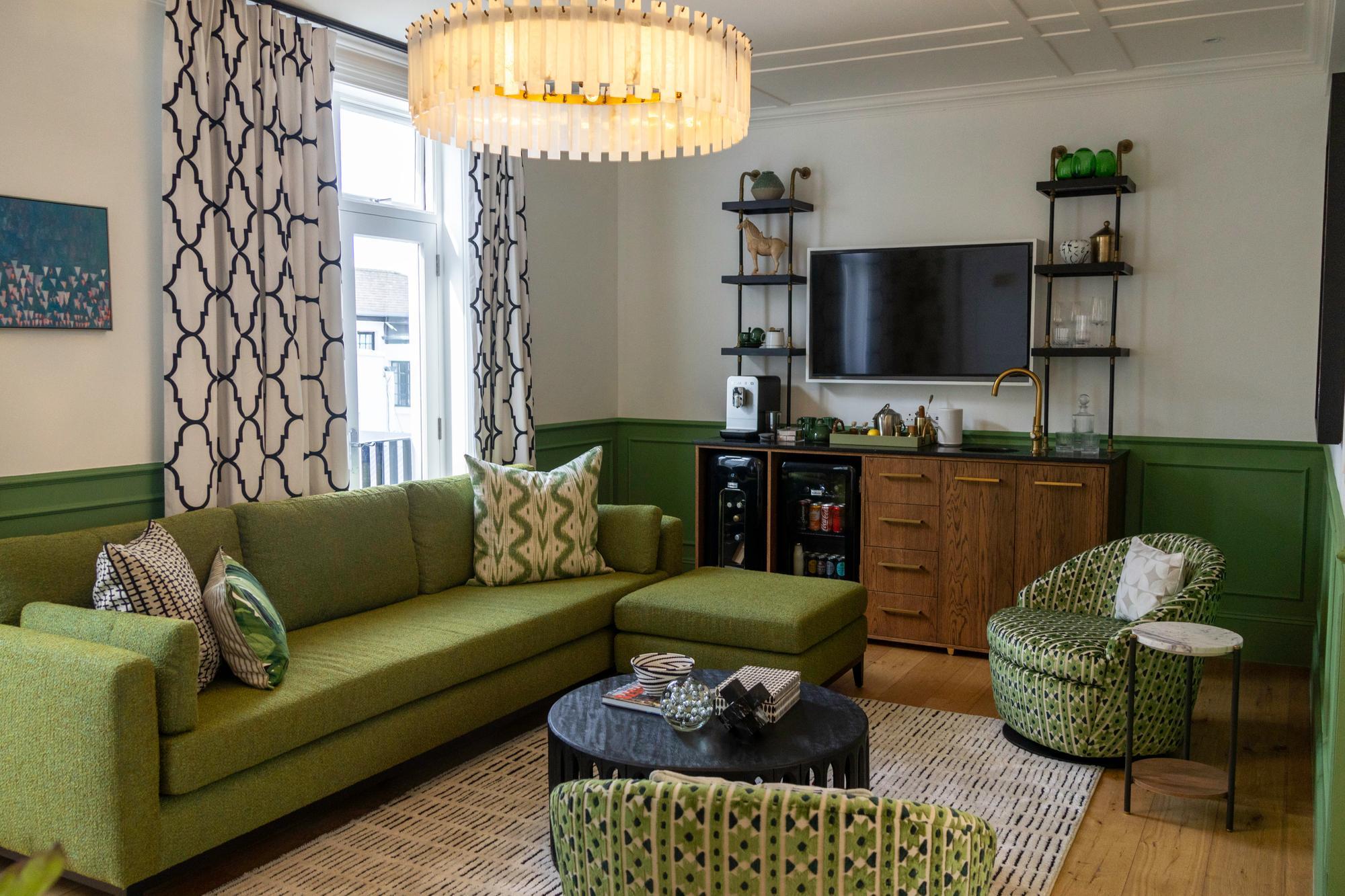A+newly+converted+Stable+Suite+-+ideal+for+multi-generational+families%2C+business+travellers+%26+guests+seeking+a+more+exclusive+experience+-+HR.jpg