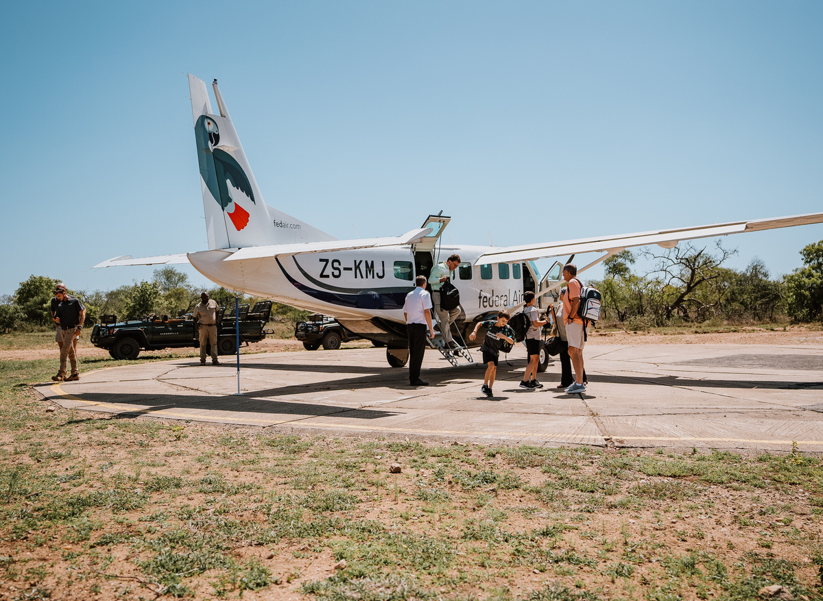 C208 Airstrip Disembark 