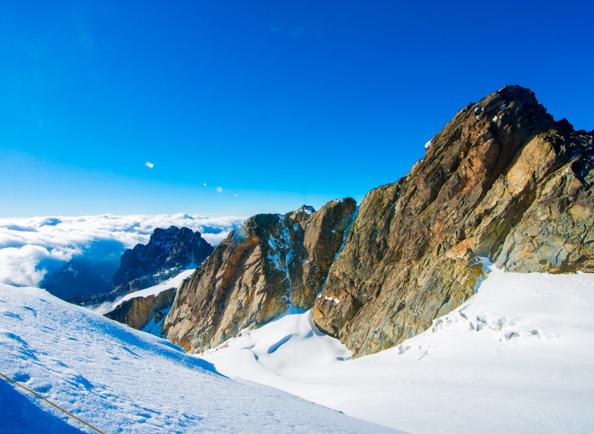 Hiking the Rwenzori mountains in Uganda
