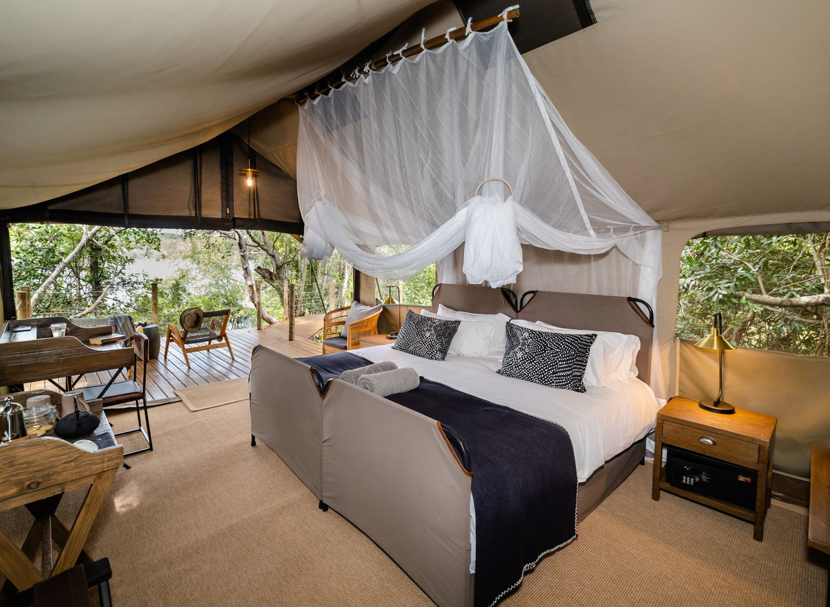 Tsowa Safari Island - River Deck Tent 2