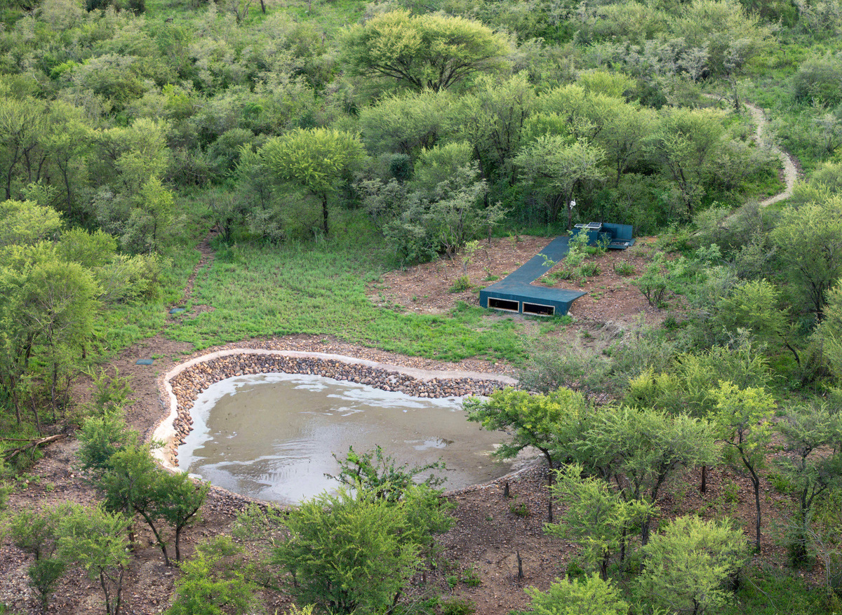 Neptune Serengeti private photografic hide .jpg