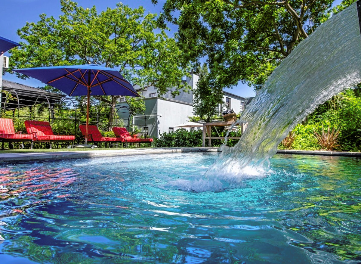 La Fontaine heated pool