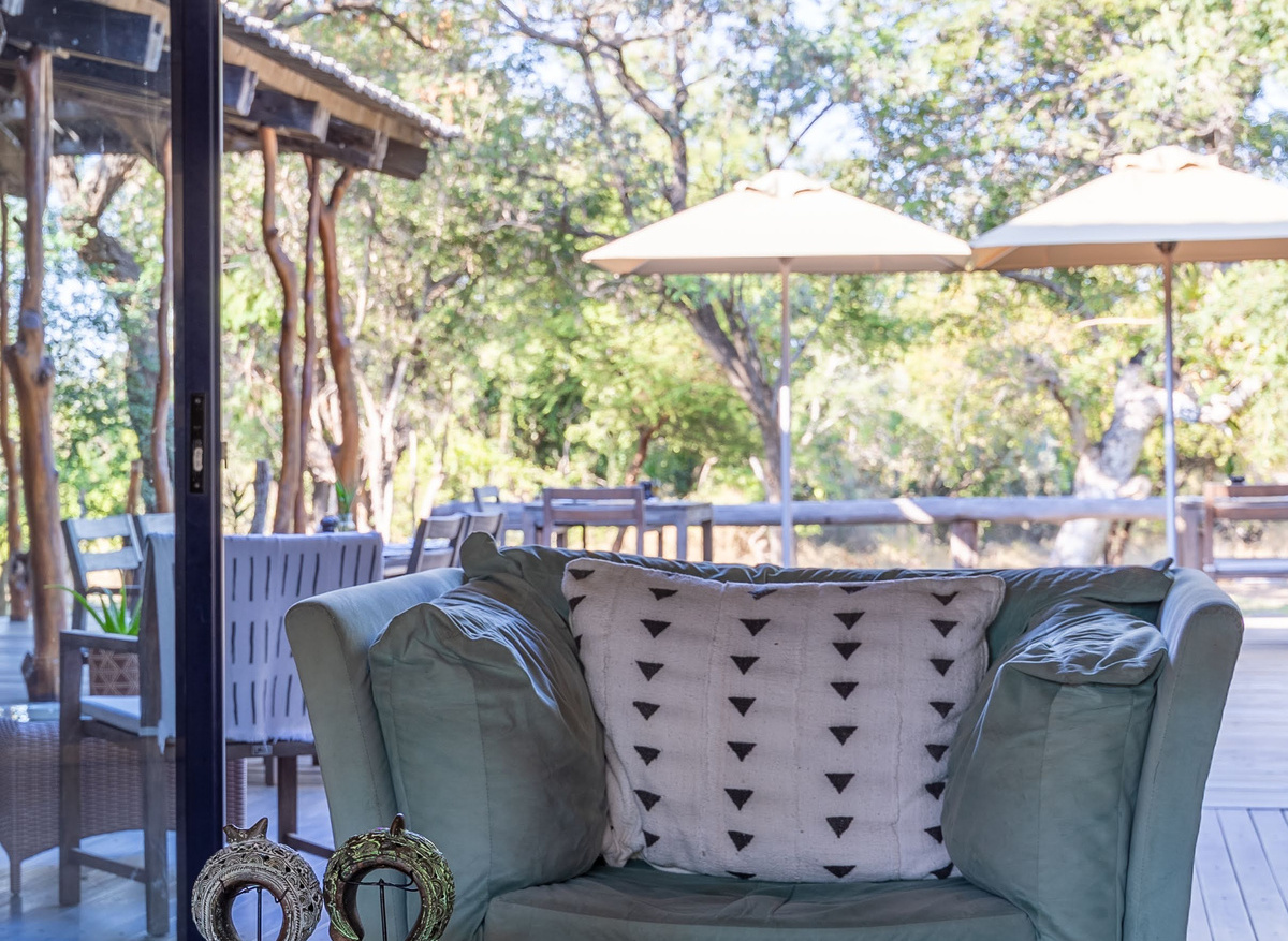 Reception view to deck