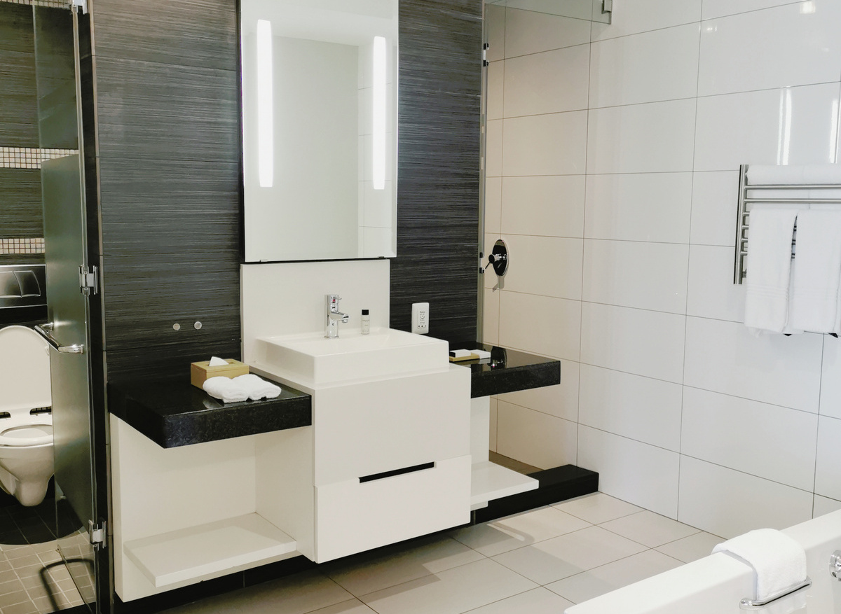 Deluxe Room - Bathroom