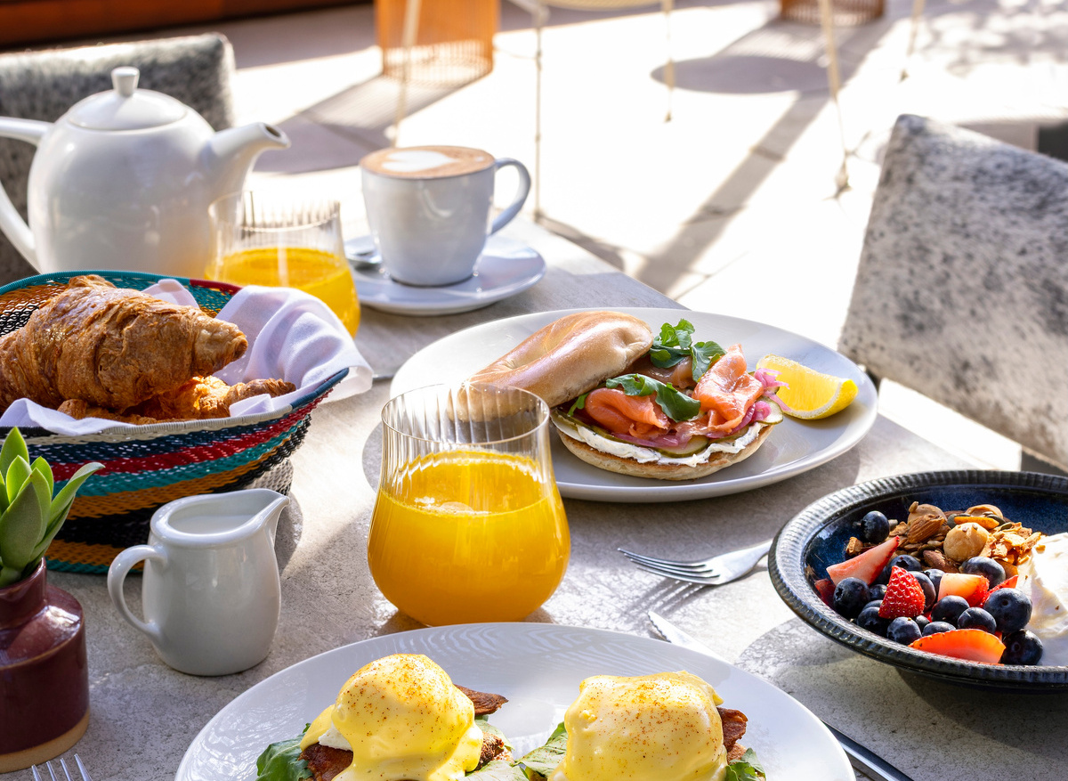 Breakfast outside at TPH_2.jpg