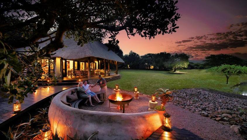South-Africa-Phinda-Zuka-Lodge-fire-pit-pre-dinner-drinks-2-Low-Resolution-Width%3D3000px.jpg