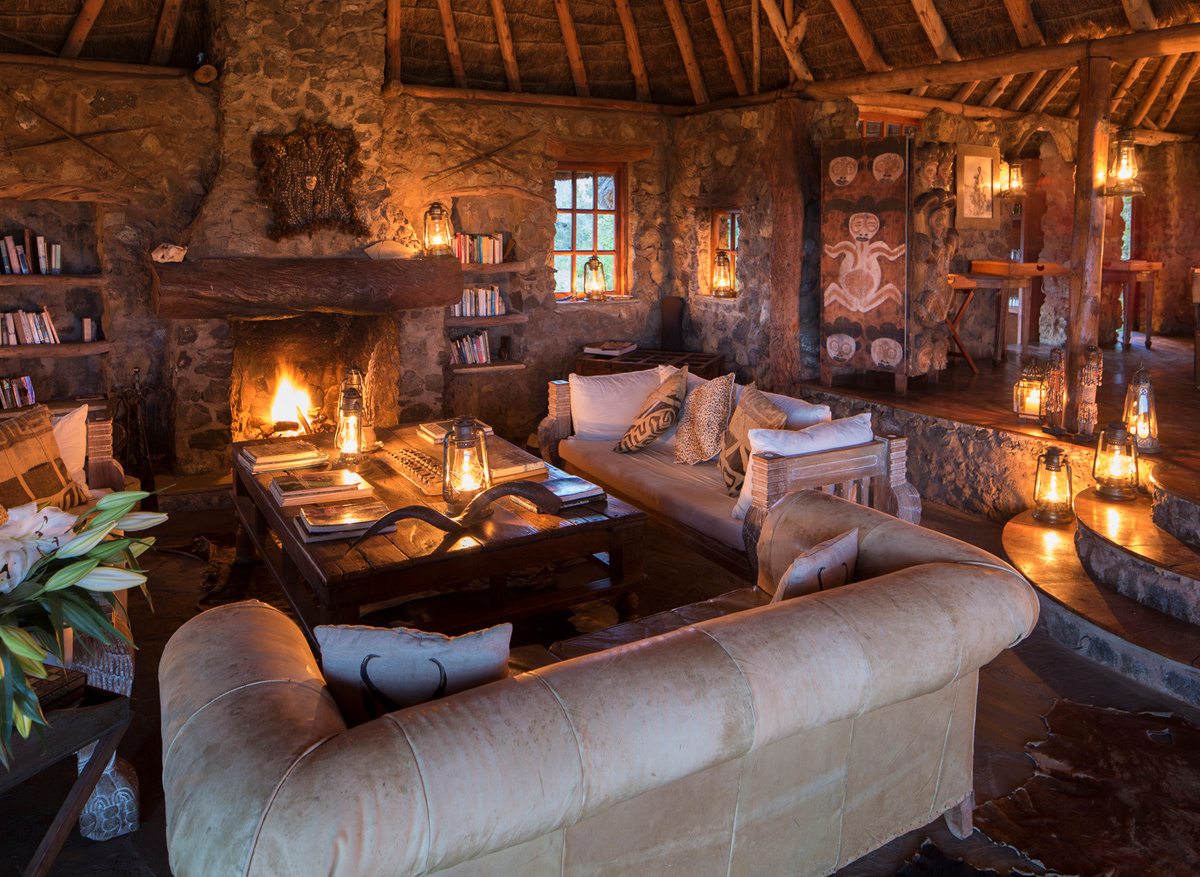 Campi ya Kanzi living room