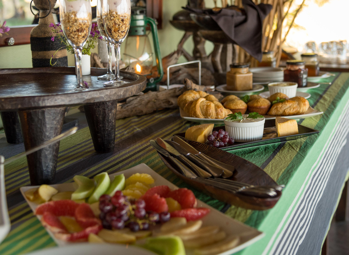 CampHwange_dining_02