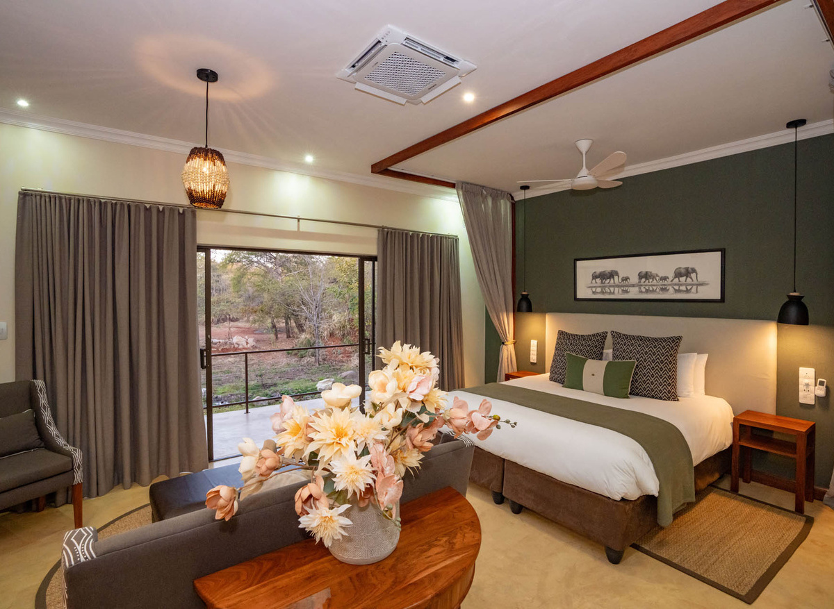 Insika Lodge Vic Falls -  Signature King room.jpg