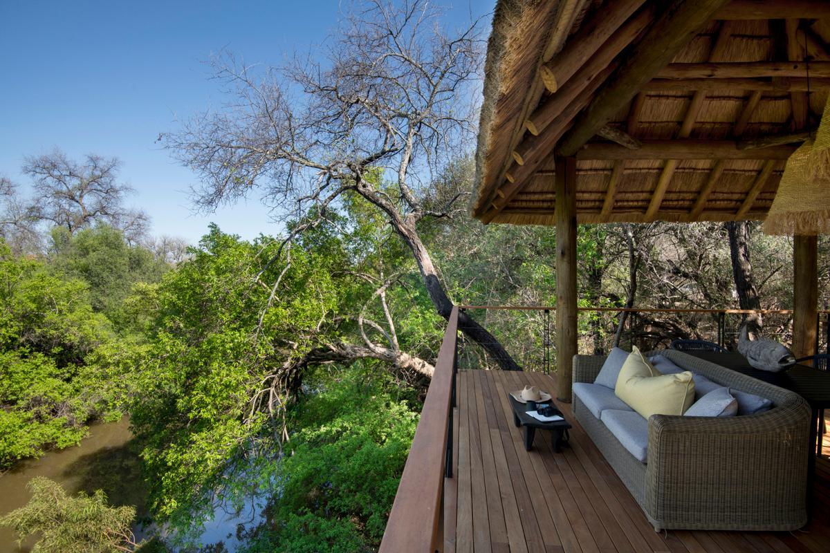 Morukuru+Owner%27S+house+ - +sala+lowlolowing+marico+river+%283%29.jpg