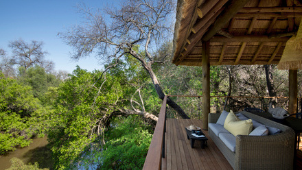 Morukuru+Owner%27s+House+-+Sala+overlooking+Marico+River+%283%29.JPG