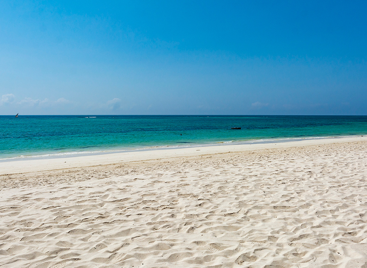 Diamonds Leisure Diani - Coral Beach Bar & Restaurant 032.jpg