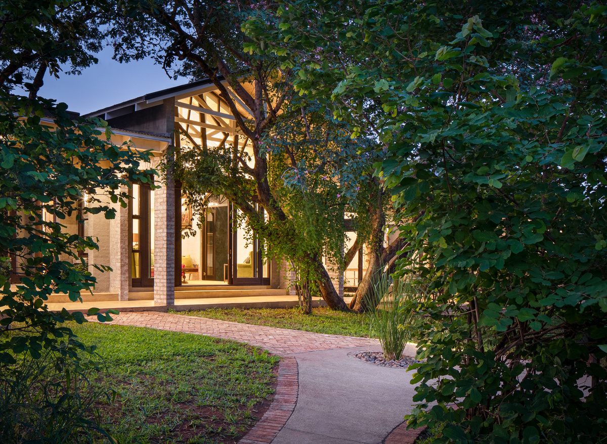 Mbano Manor Hotel Signature 1.jpg