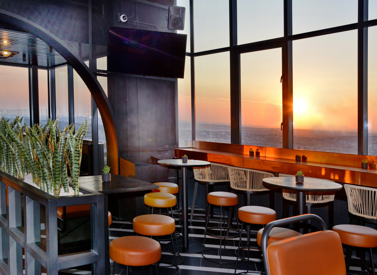 Courtyard Waterfall Bar