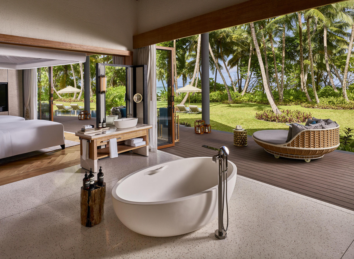 blacktip_pool_villa_bathroom.jpg