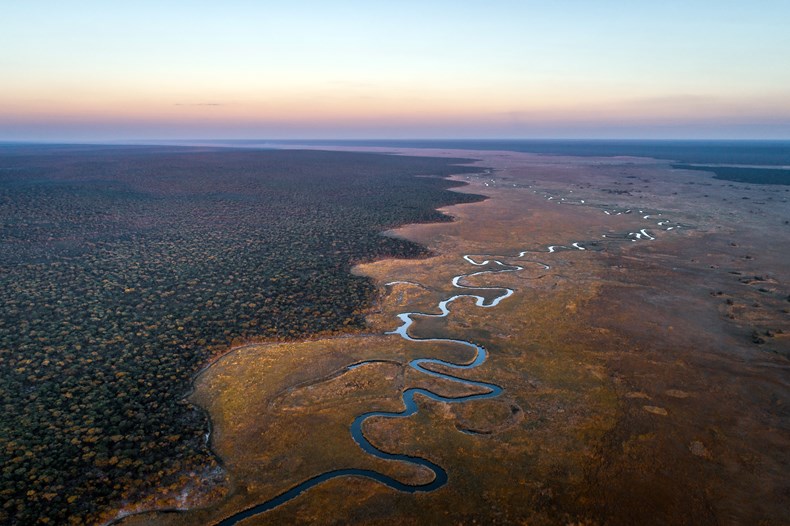 856C-angola-major-river-in-central-angola-that-feeds-into-the-okavango-system.jpg