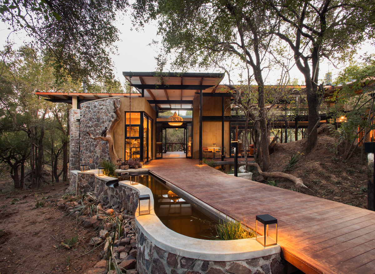 Jaci's Main Lodge _ Entrance from Suites.JPG